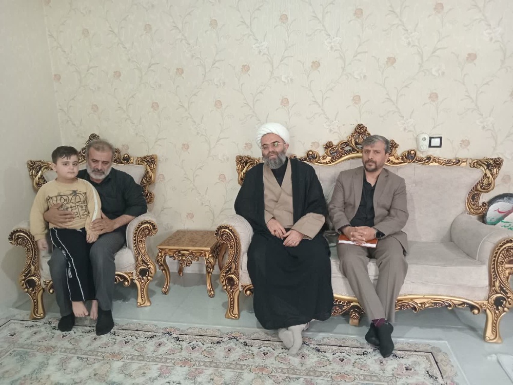 دیدار مدیر حوزه‌های علمیه خواهران استان کردستان با خانواده شهید «محمدمهدی قنبری» در سریش‌آباد