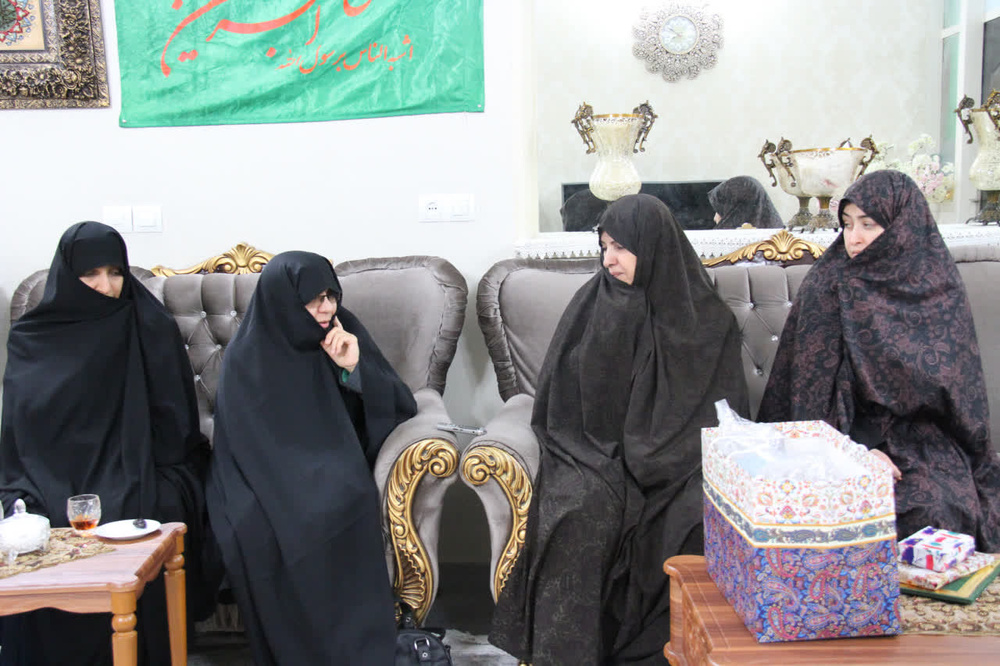 دیدار کادر مدیریت استان قم با خانواده شهدا