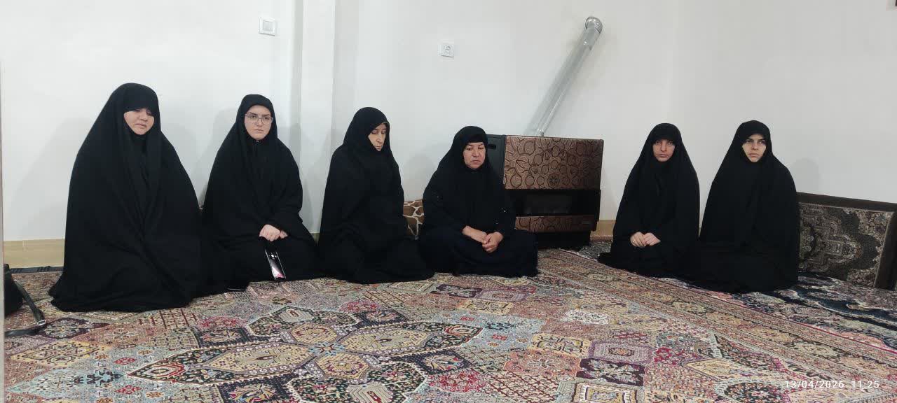 دیدار با خانواده شهید صادق عزیزی در شهرستان الشتر؛ شهید جنگ تحمیلی سوم