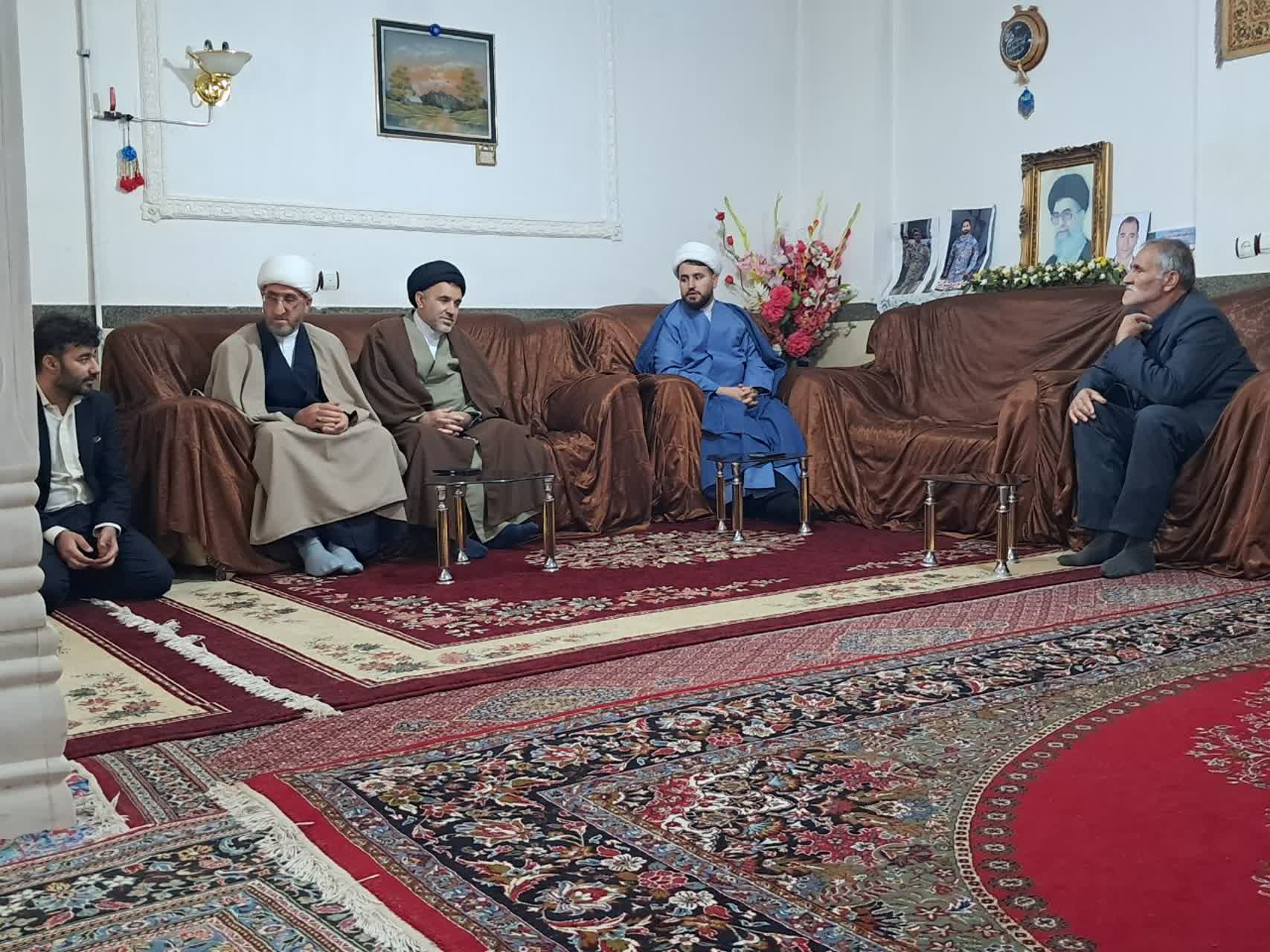 دیدار مدیر حوزههای علمیه لرستان با خانواده سرهنگ شهید ایوب حسنوند در شهرستان الشتر