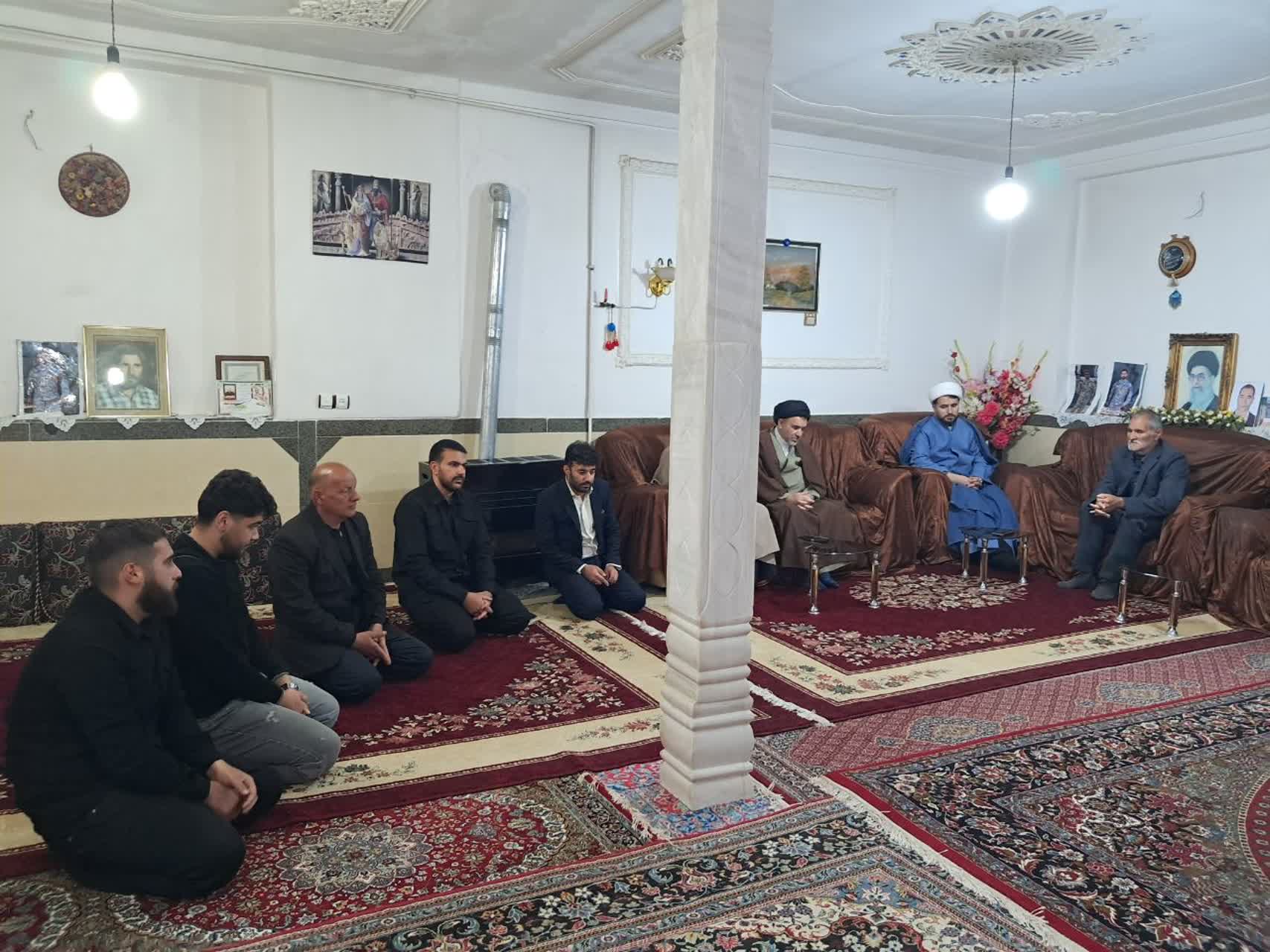 دیدار مدیر حوزههای علمیه لرستان با خانواده سرهنگ شهید ایوب حسنوند در شهرستان الشتر
