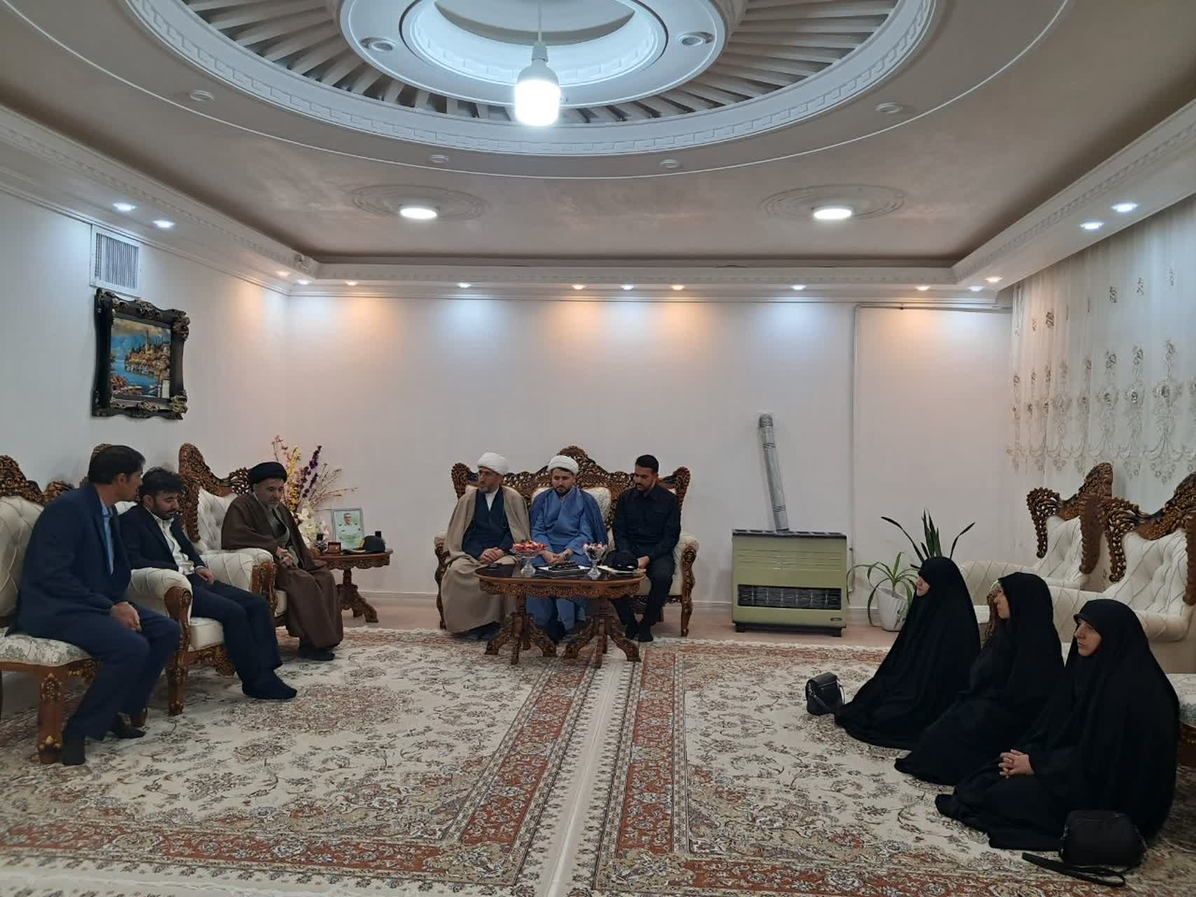 دیدار مدیر حوزههای علمیه لرستان با خانوادههای شهدای الشتر؛ پاسداشت ایثار و زمینه سازی برای ظهور