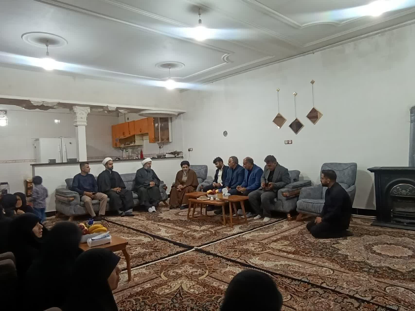 دیدارهای مدیر حوزه‌های علمیه خواهران لرستان با خانواده‌های شهدا در پلدختر؛ تکریم ایثار و الگوسازی سبک زندگی قرآنی