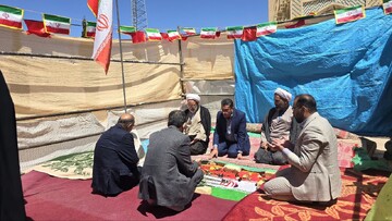 حضور مدیر حوزه علمیه خواهران یزد بر مزار اولین شهید روستای رحیم آباد گاریزات