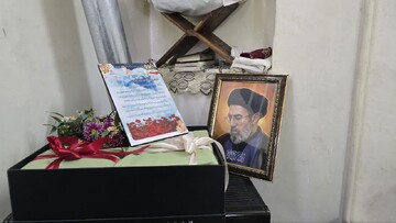 دیدار مسئولان حوزه علمیه خواهران یزد با خانواده شهید علیرضا دهقانی سانیج و ادای احترام بر مزار این شهید