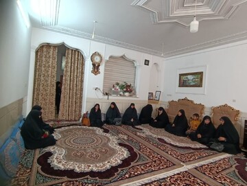 تصاویر/ نمایندگان حوزه علمیه خواهران استان یزد با خانواده شهید والامقام رحمن چاکرالحسینی