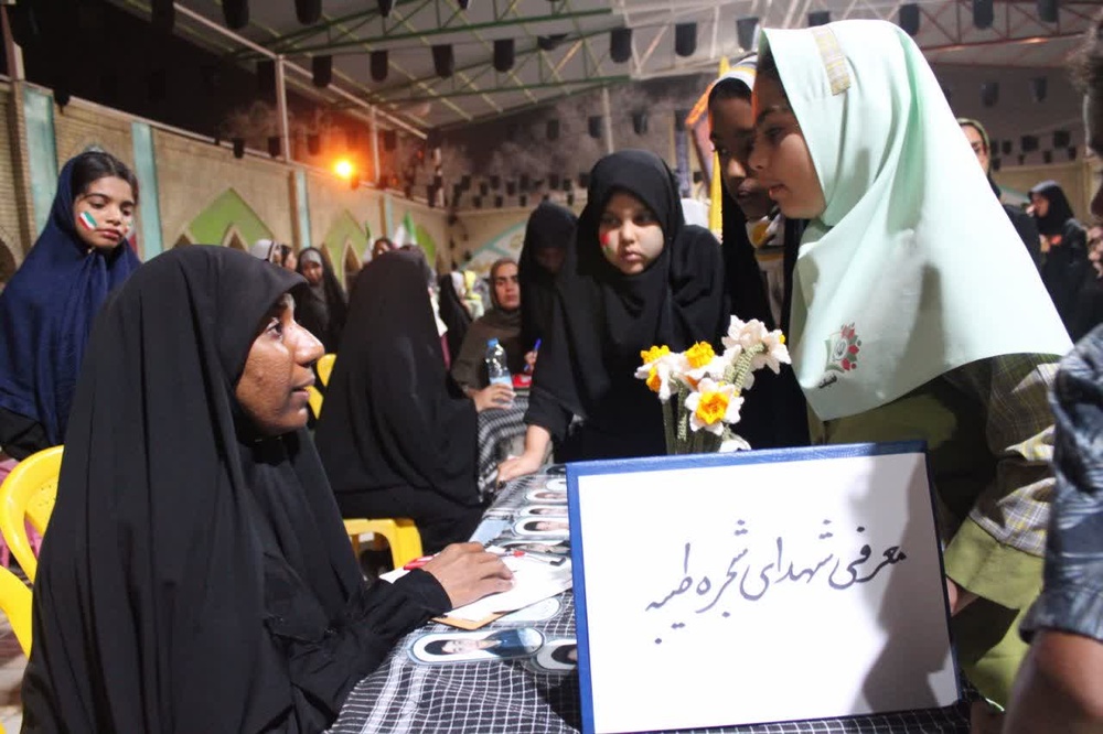 برپایی موکب مدرسه علمیه حضرت زینب(سلام‌الله‌علیها) میناب در حاشیه برگزاری مراسم اربعین رهبر شهید انقلاب و شهدای دبستان شجره طیبه