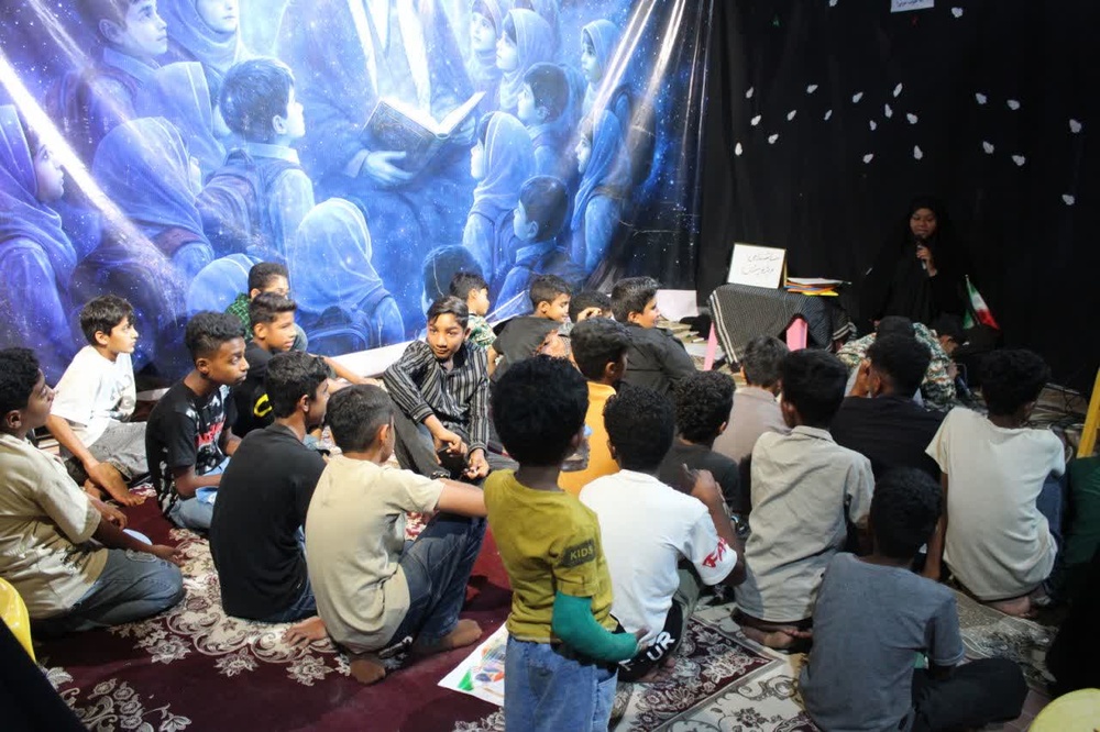 برپایی موکب مدرسه علمیه حضرت زینب(سلام‌الله‌علیها) میناب در حاشیه برگزاری مراسم اربعین رهبر شهید انقلاب و شهدای دبستان شجره طیبه