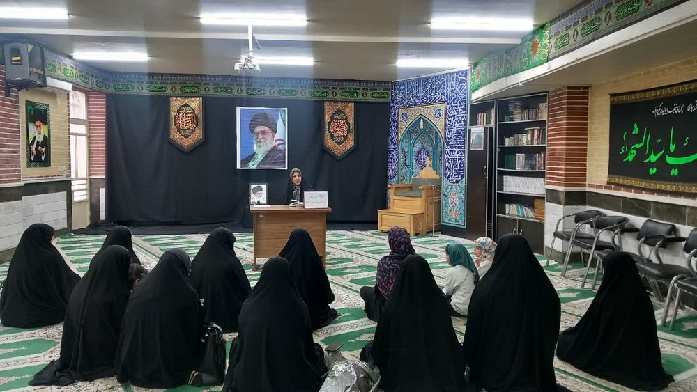 ضرورتِ «انسانِ امن» بودن در تربیت فرزند؛ گزارشی از کارگاه مشاوره‌ مدرسه علمیه حضرت زهرا دورود