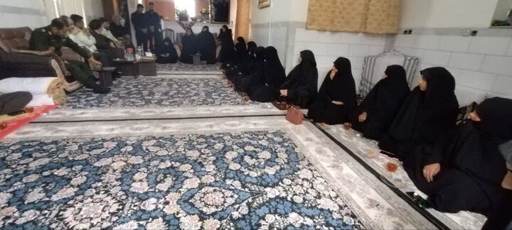 دیدار با خانواده شهید کوزه ای از شهدای جنگ رمضان در شهداد