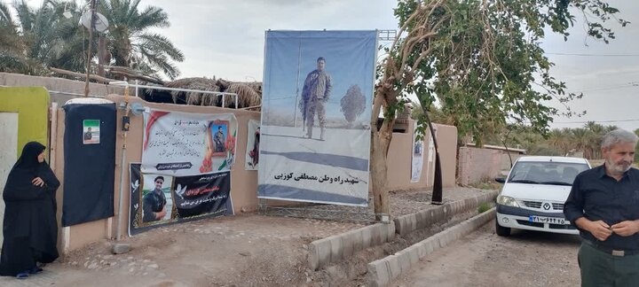 دیدار با خانواده شهید کوزه ای از شهدای جنگ رمضان در شهداد