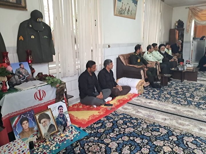 دیدار با خانواده شهید کوزه ای از شهدای جنگ رمضان در شهداد