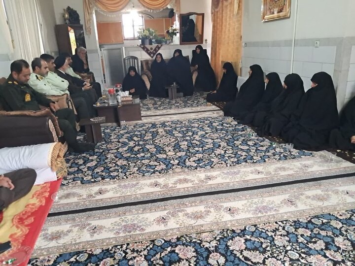 دیدار با خانواده شهید کوزه ای از شهدای جنگ رمضان در شهداد