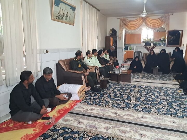 دیدار با خانواده شهید کوزه ای از شهدای جنگ رمضان در شهداد