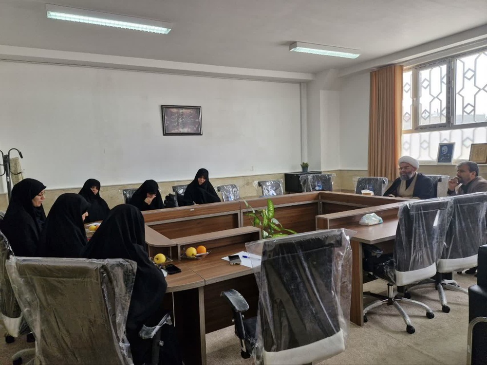 بازدید مدیر حوزه‌های علمیه خواهران استان کردستان از موکب حضرت زینب(س) سریش‌آباد و دیدار با مبلغین