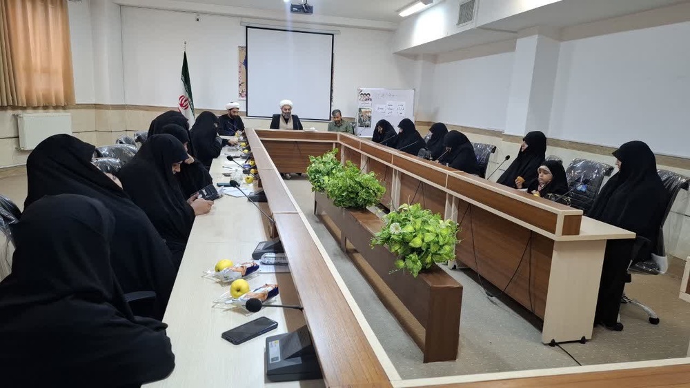 برگزاری جلسه قرارگاه مدرسه علمیه تخصصی ریحانه‌النبی(س) سنندج با حضور مدیریت حوزه‌های علمیه خواهران استان کردستان و طلاب مبلغ