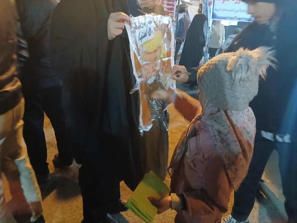 برگزاری رویدادهای فرهنگی و ارزشی در موکب قرارگاه الزهرا (س) قروه؛ از بازی و آموزش تا انتقال آموزه‌های ایثار و مقاومت