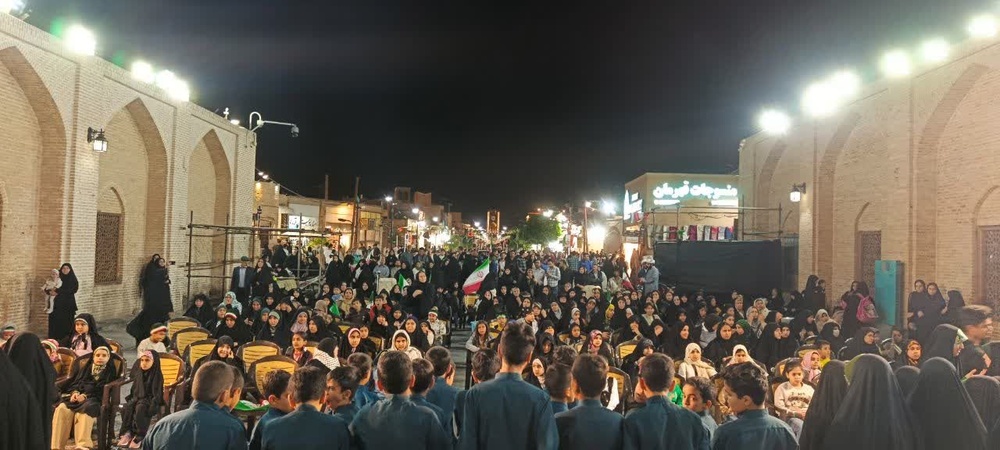 میزبانی بانوان حوزوی از دختران کویر در جوار مسجد جامع یزد