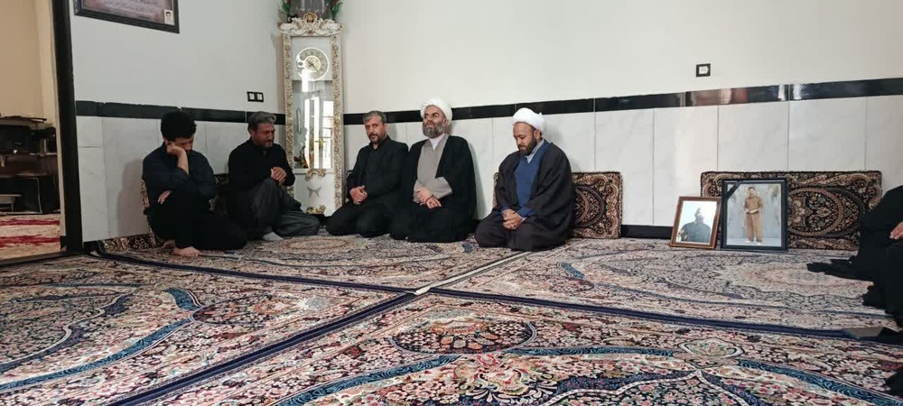 دیدار مدیر حوزه‌های علمیه خواهران کردستان با خانواده‌های شهدای جنگ رمضان در کامیاران