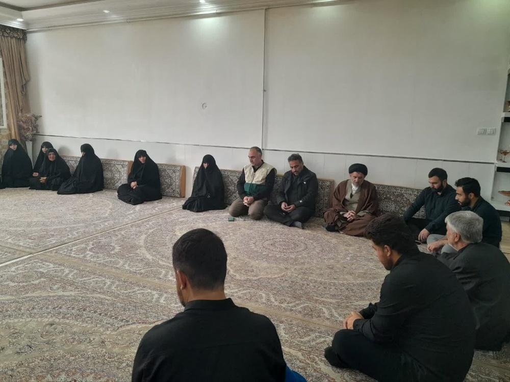 تجلیل از صلابت دختران شهدای جنگ رمضان در آیین روز دختر با حضور  مدیر حوزه های علمیه خواهران لرستان