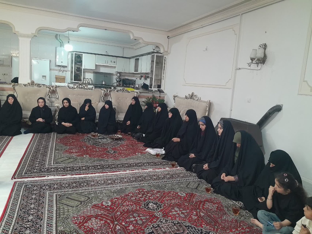 تجلیل از صلابت دختران شهدای جنگ رمضان در آیین روز دختر با حضور  مدیر حوزه های علمیه خواهران لرستان