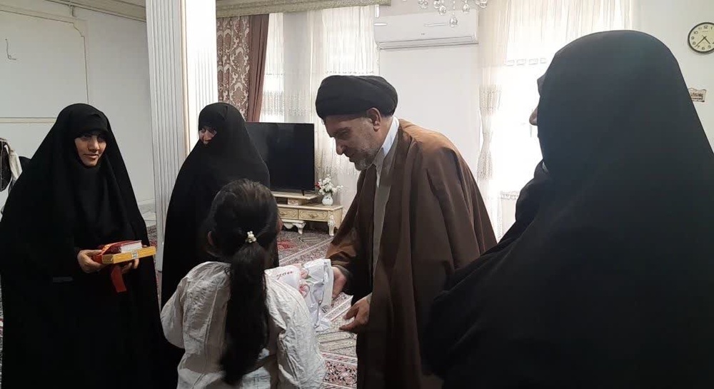 تجلیل از صلابت دختران شهدای جنگ رمضان در آیین روز دختر با حضور  مدیر حوزه های علمیه خواهران لرستان