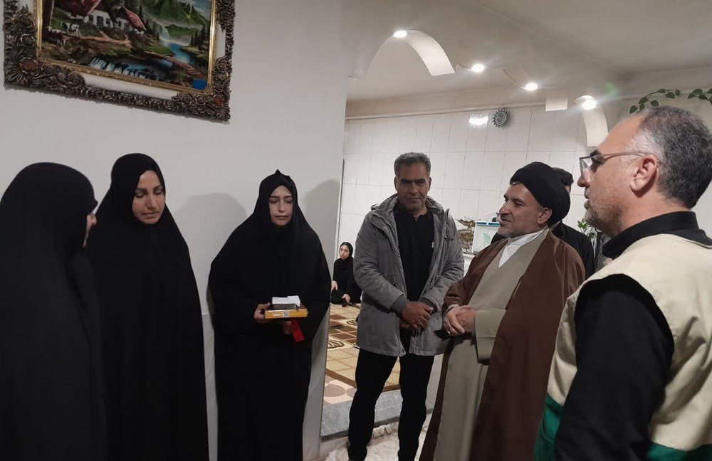 تجلیل از صلابت دختران شهدای جنگ رمضان در آیین روز دختر با حضور  مدیر حوزه های علمیه خواهران لرستان