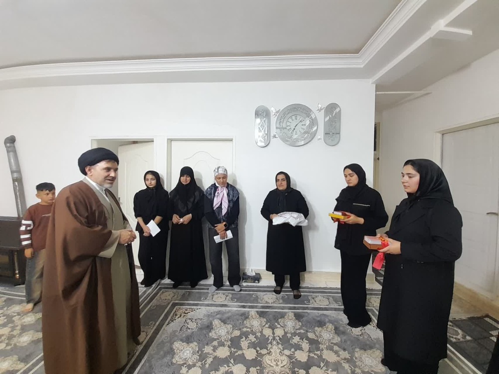 تجلیل از صلابت دختران شهدای جنگ رمضان در آیین روز دختر با حضور  مدیر حوزه های علمیه خواهران لرستان