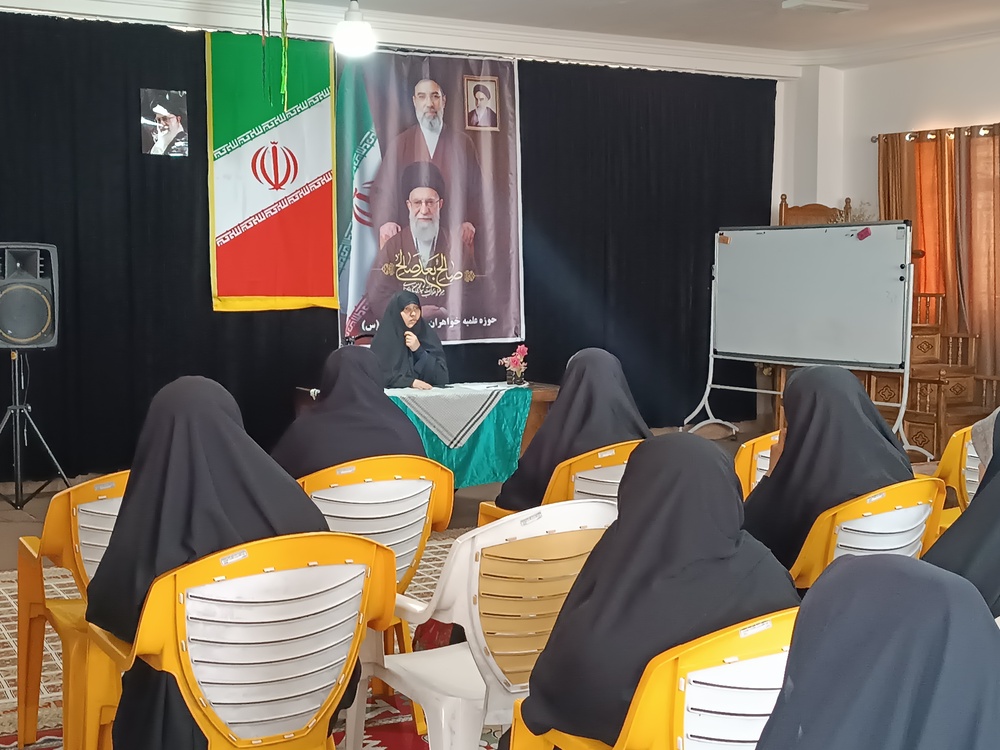 حوزویان ما امروز تولید نرم افزار مدیریت انقلاب اسلامی را به عهده دارند