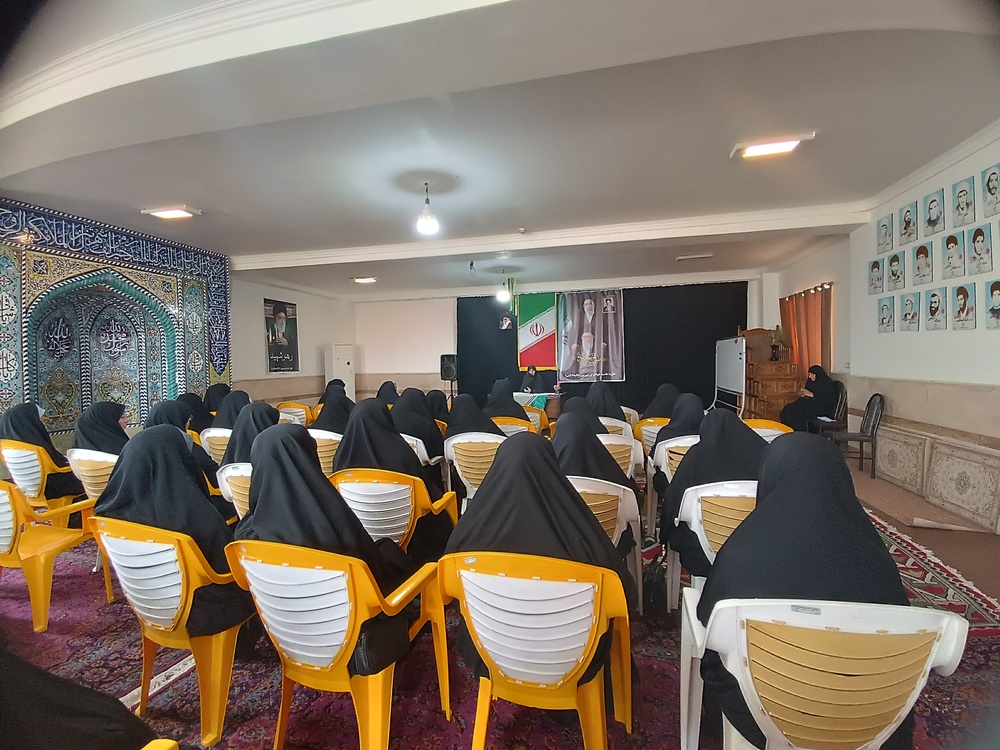 حوزویان ما امروز تولید نرم افزار مدیریت انقلاب اسلامی را به عهده دارند