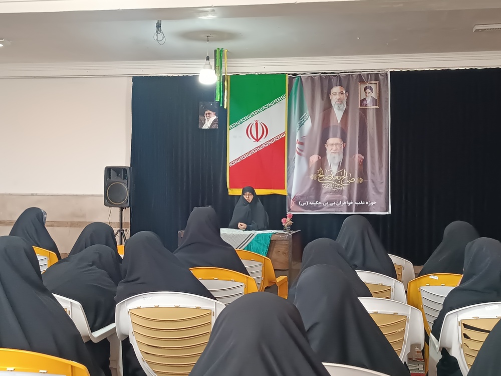 حوزویان ما امروز تولید نرم افزار مدیریت انقلاب اسلامی را به عهده دارند