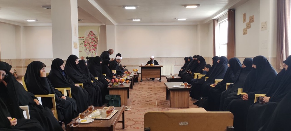 دیدار مدیر حوزه‌های علمیه خواهران کشور با اساتید و طلاب مدرسه علمیه فاطمیه یاسوج