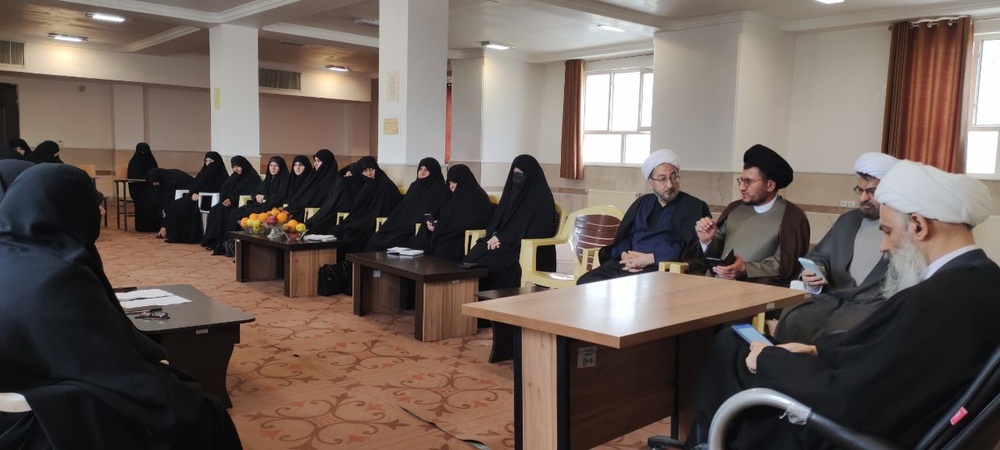 دیدار مدیر حوزه‌های علمیه خواهران کشور با اساتید و طلاب مدرسه علمیه فاطمیه یاسوج