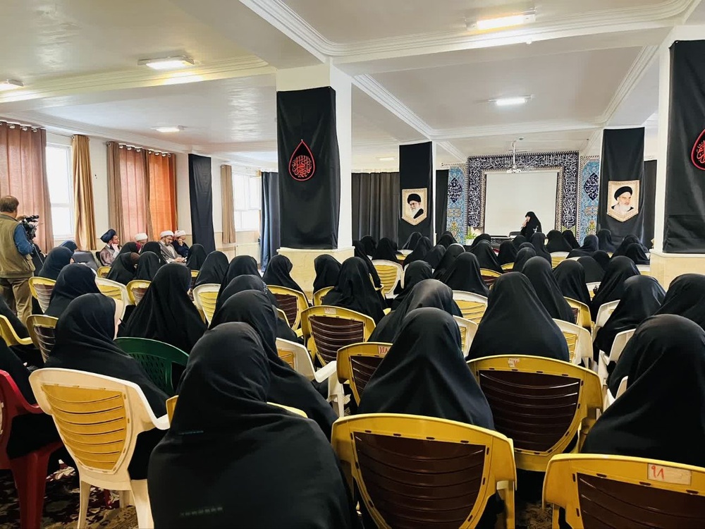 دیدار مدیر حوزه‌های علمیه خواهران کشور با اساتید و طلاب مدرسه علمیه فاطمیه یاسوج