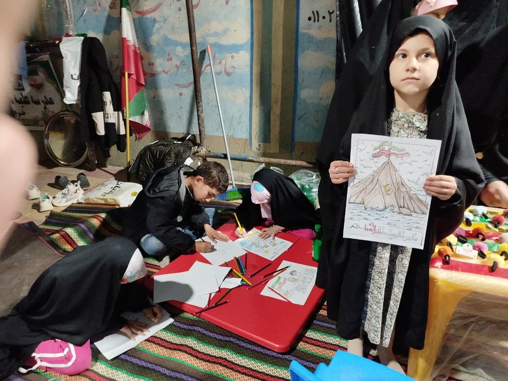 استمرار فعالیت‌های جهادی طلاب و کادر مدارس علمیه خواهران لرستان در در هفته هفتم جنگ تحمیلی سوم