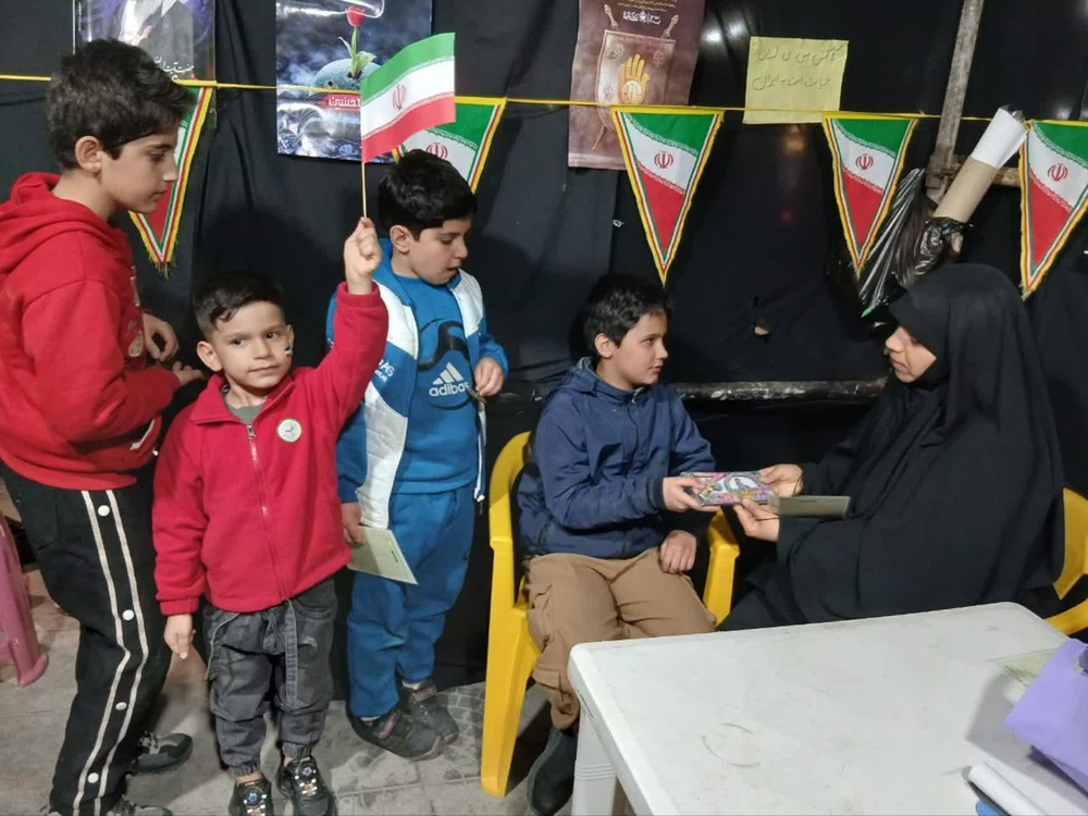 استمرار فعالیت‌های جهادی طلاب و کادر مدارس علمیه خواهران لرستان در در هفته هفتم جنگ تحمیلی سوم