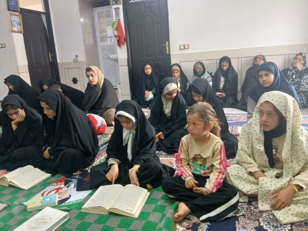 استمرار فعالیت‌های جهادی طلاب و کادر مدارس علمیه خواهران لرستان در در هفته هفتم جنگ تحمیلی سوم