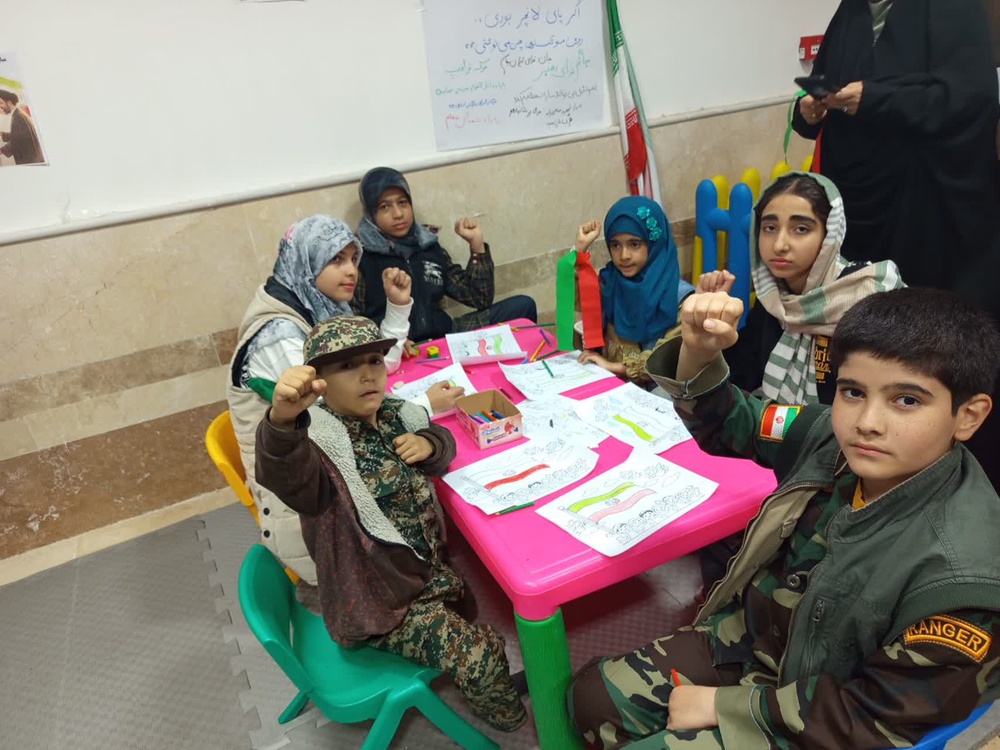 استمرار فعالیت‌های جهادی طلاب و کادر مدارس علمیه خواهران لرستان در در هفته هفتم جنگ تحمیلی سوم