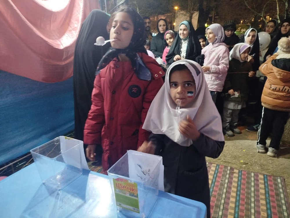 استمرار فعالیت‌های جهادی مدارس علمیه خواهران لرستان در در هفته هفتم جنگ تحمیلی سوم