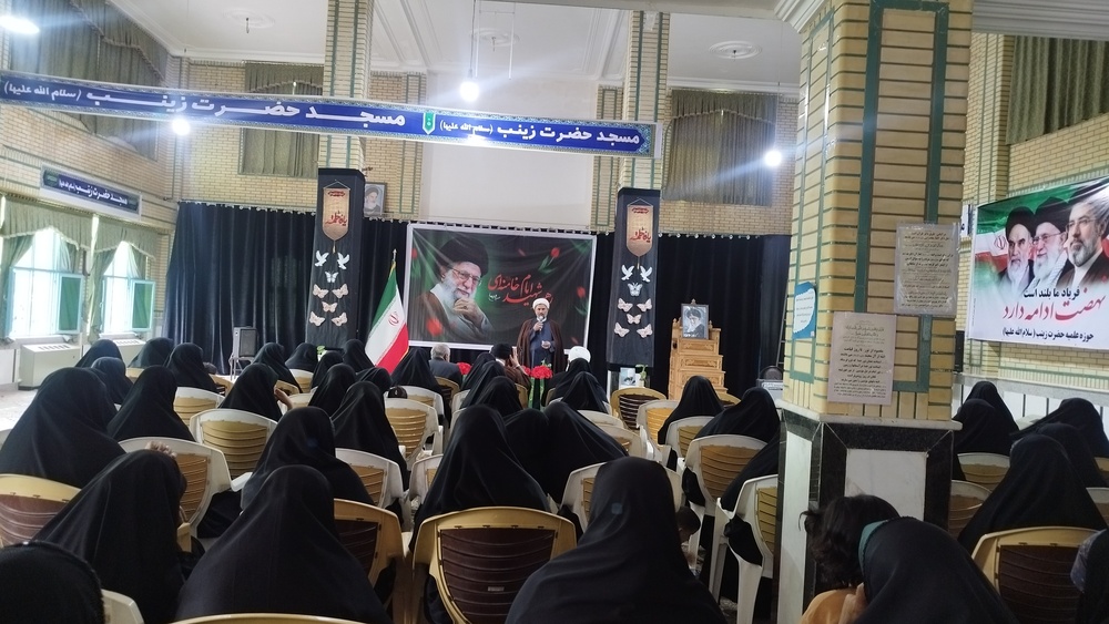 ورود به حوزه علمیه یکی از فرصتهای استثنایی است/ انقلاب اسلامی؛ تنها گفتمان تمدنی که در مقابل ظلم ایستاده است