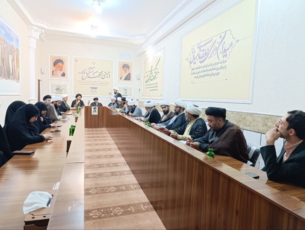 نشست هم‌اندیشی مدیران حوزوی استان سمنان با مشاور محترم رئیس‌جمهور