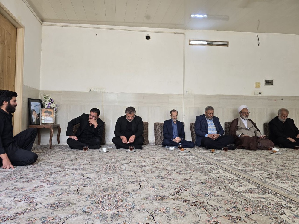 تصاویر/ حضور مدیر حوزه علمیه خواهران یزد در بیت شهید «محمد دهقان دهنوی»