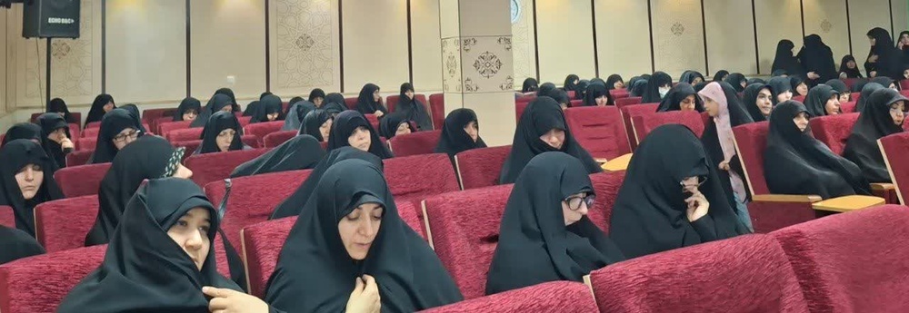 تصاویر/مراسم بزرگداشت سرداران شهید کاظمی مقدم و شیرازی در مدیریت حوزه علمیه خواهران استان تهران  برگزار شد