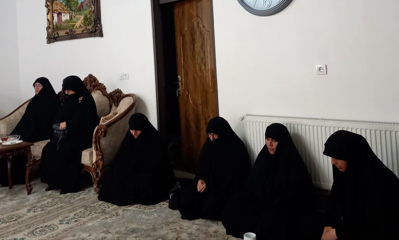 تجلیل از صبر و ایمان خانواده‌ شهید الیاسی؛ از شهیدان جنگ تحمیلی سوم