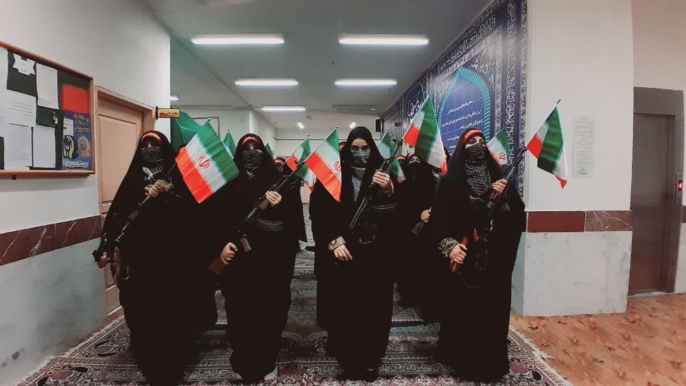 تصاویر/ فعالیت‌های متنوع فرهنگی، حمایتی و انقلابی قرارگاه الزهرا (س) قروه