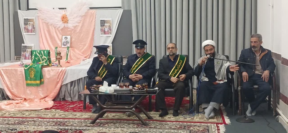 استقبال پرشور بانوان بیجاری از پرچم حرم حضرت معصومه (س) در مدرسه علمیه فاطمه الزهرا (س)