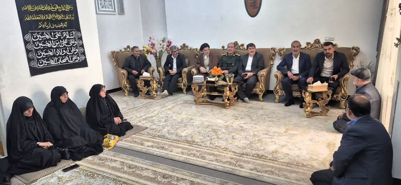 دیدار مدیر حوزه علمیه خواهران لرستان با خانواده شهید والامقام محمدرضا پاپی، شهید جنگ تحمیلی سوم