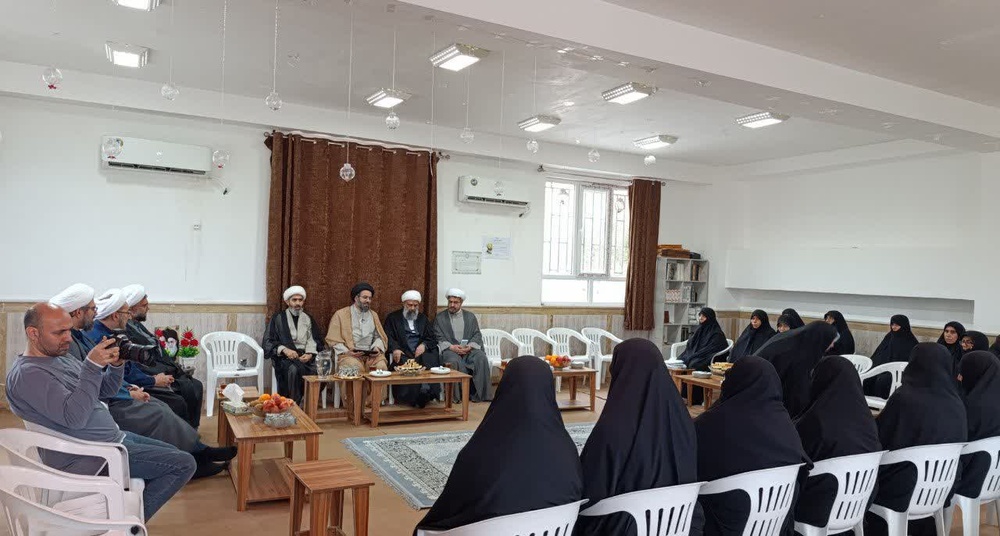 دیدار مدیر حوزه‌های علمیه خواهران کشور با کارکنان مدرسه علمیه فاطمیه لامرد؛ محوریت جذب طلاب و برنامه‌های توسعه‌ای