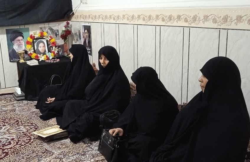 دیدار مدیر حوزه علمیه خواهران استان هرمزگان با خانواده شهیده فرشته سنگرزاده