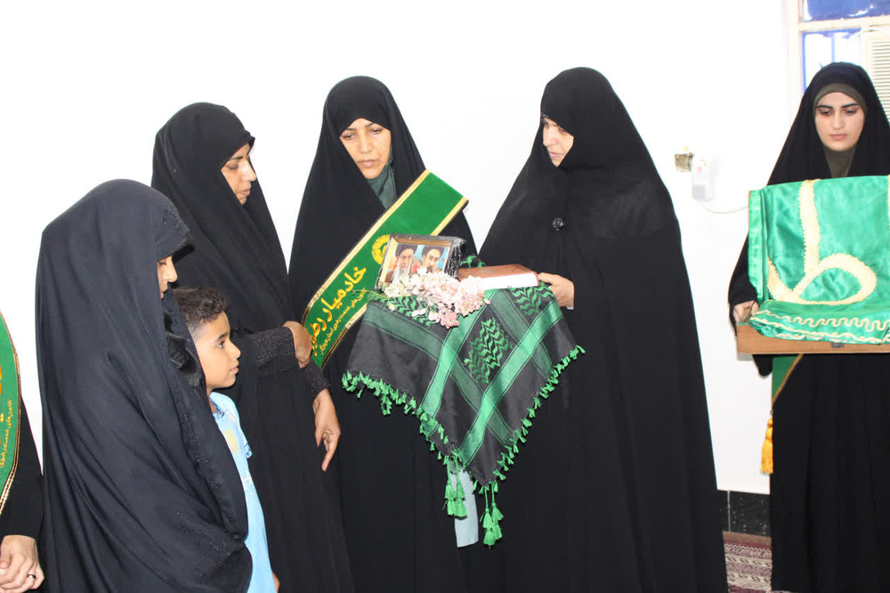 دیدار مدیر حوزه علمیه خواهران استان هرمزگان با خانواده شهید جمری